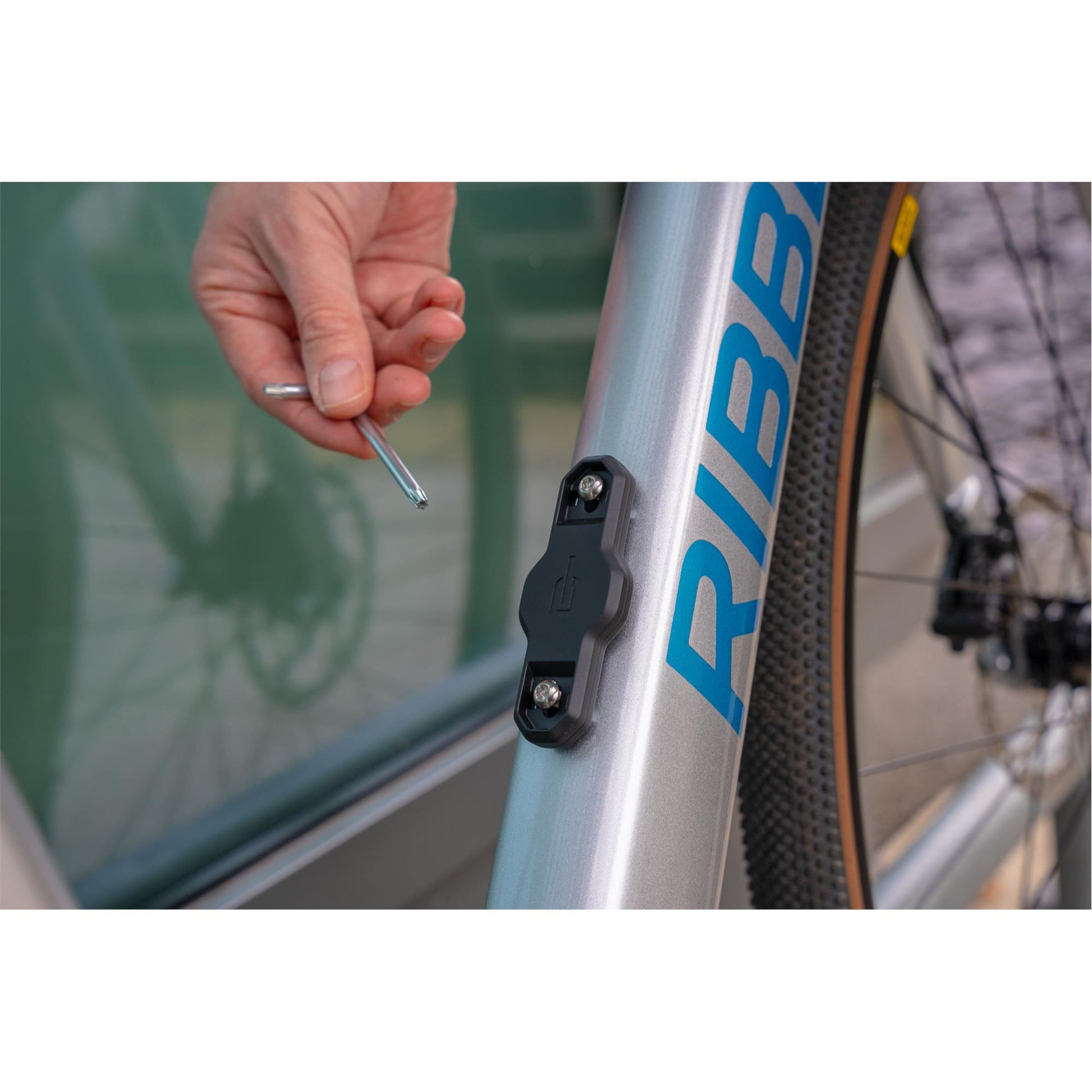HIPLOK TRACK WITH ZLOK BRACKET