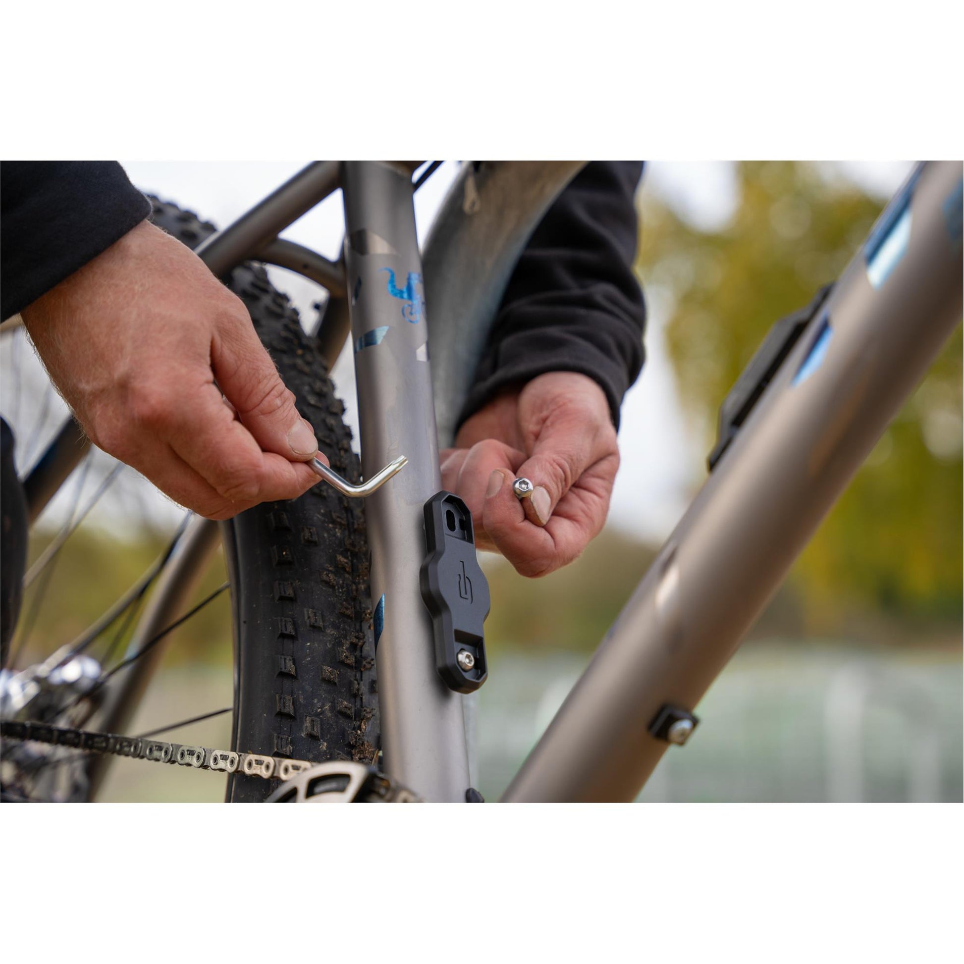 HIPLOK TRACK WITH ZLOK BRACKET