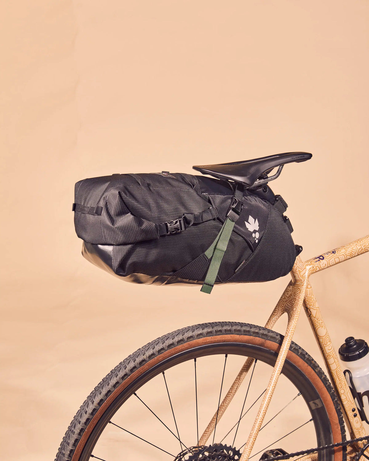 MISS GRAPE CLUSTER 20 WP SADDLE BAG