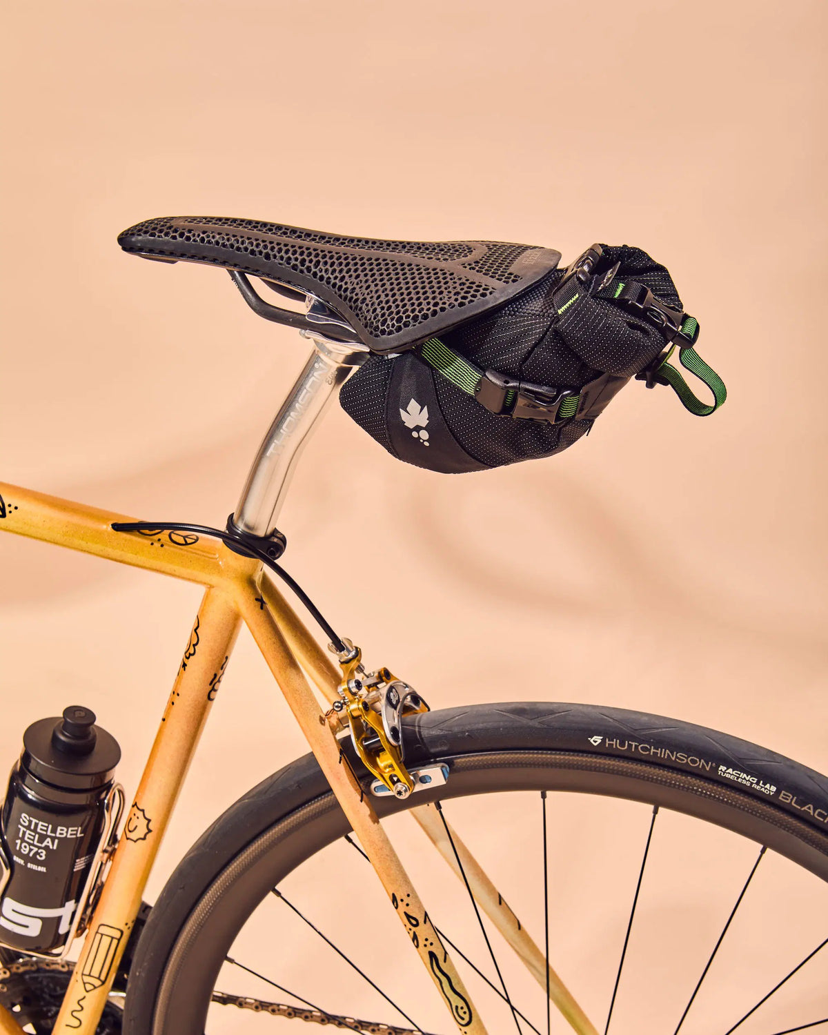 MISS GRAPE CLUSTER 2 WP SADDLE BAG