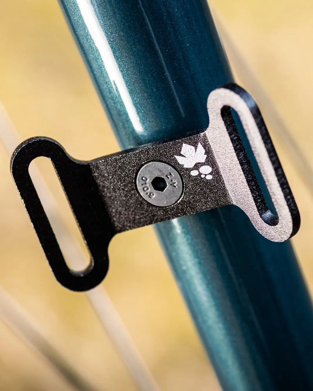 MISS GRAPE ORECCHIETTE LUGGAGE RACK