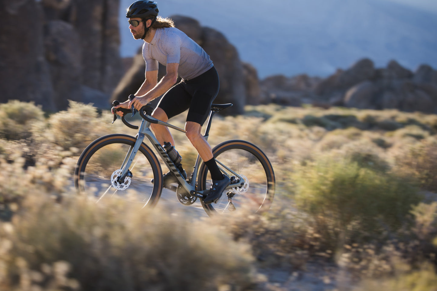 GIANT REVOLT ADVANCED 0 GRAVEL BIKE 2025 GLOSS AURORA NOISE