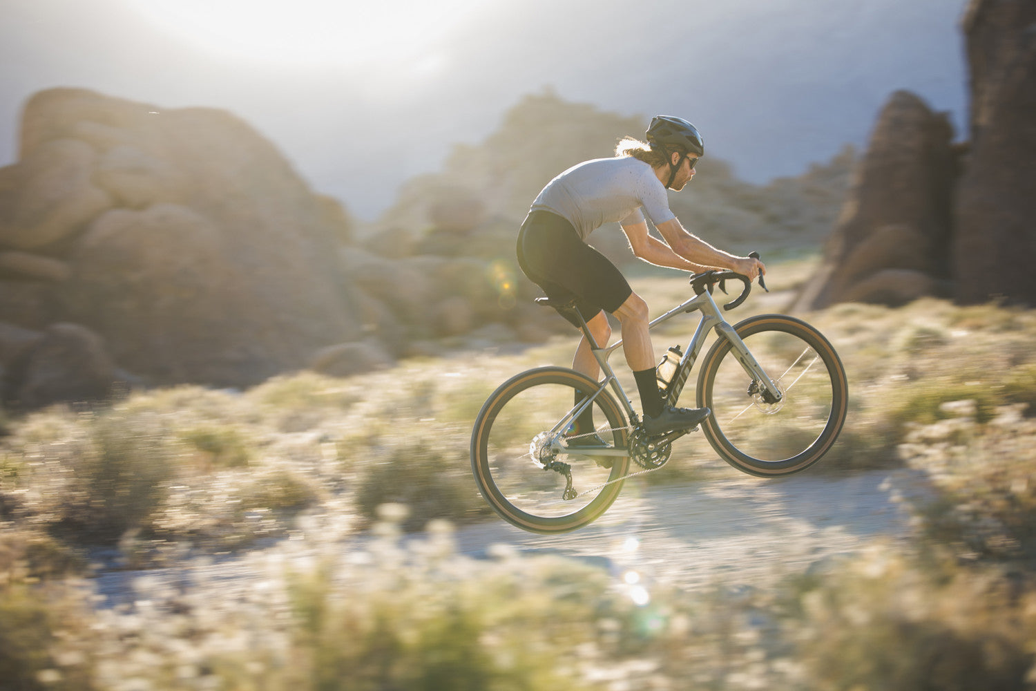 GIANT REVOLT ADVANCED 0 GRAVEL BIKE 2025 GLOSS AURORA NOISE