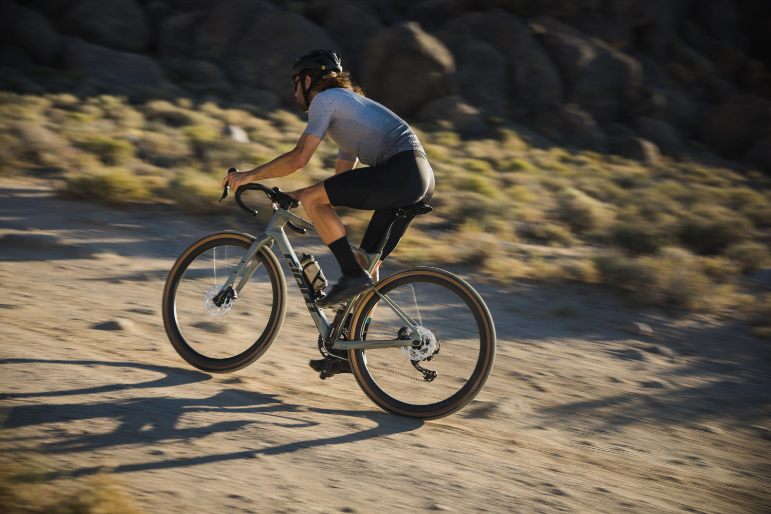 GIANT REVOLT ADVANCED 0 GRAVEL BIKE 2025 GLOSS AURORA NOISE