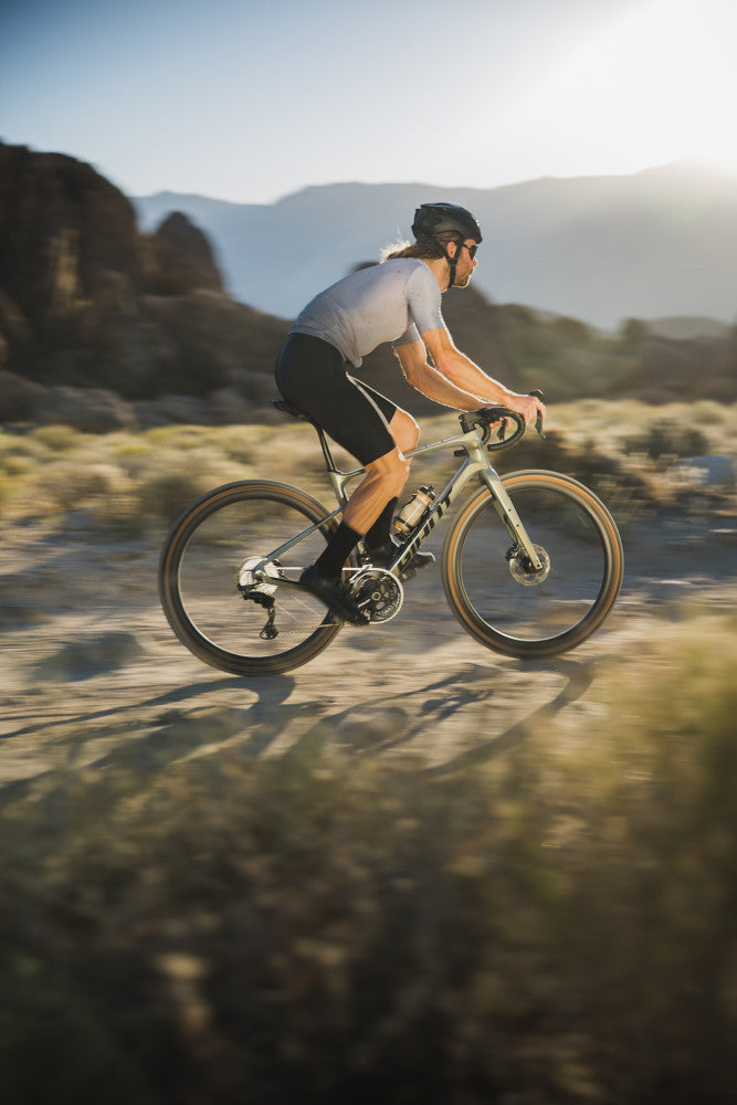 GIANT REVOLT ADVANCED 0 GRAVEL BIKE 2025 GLOSS AURORA NOISE