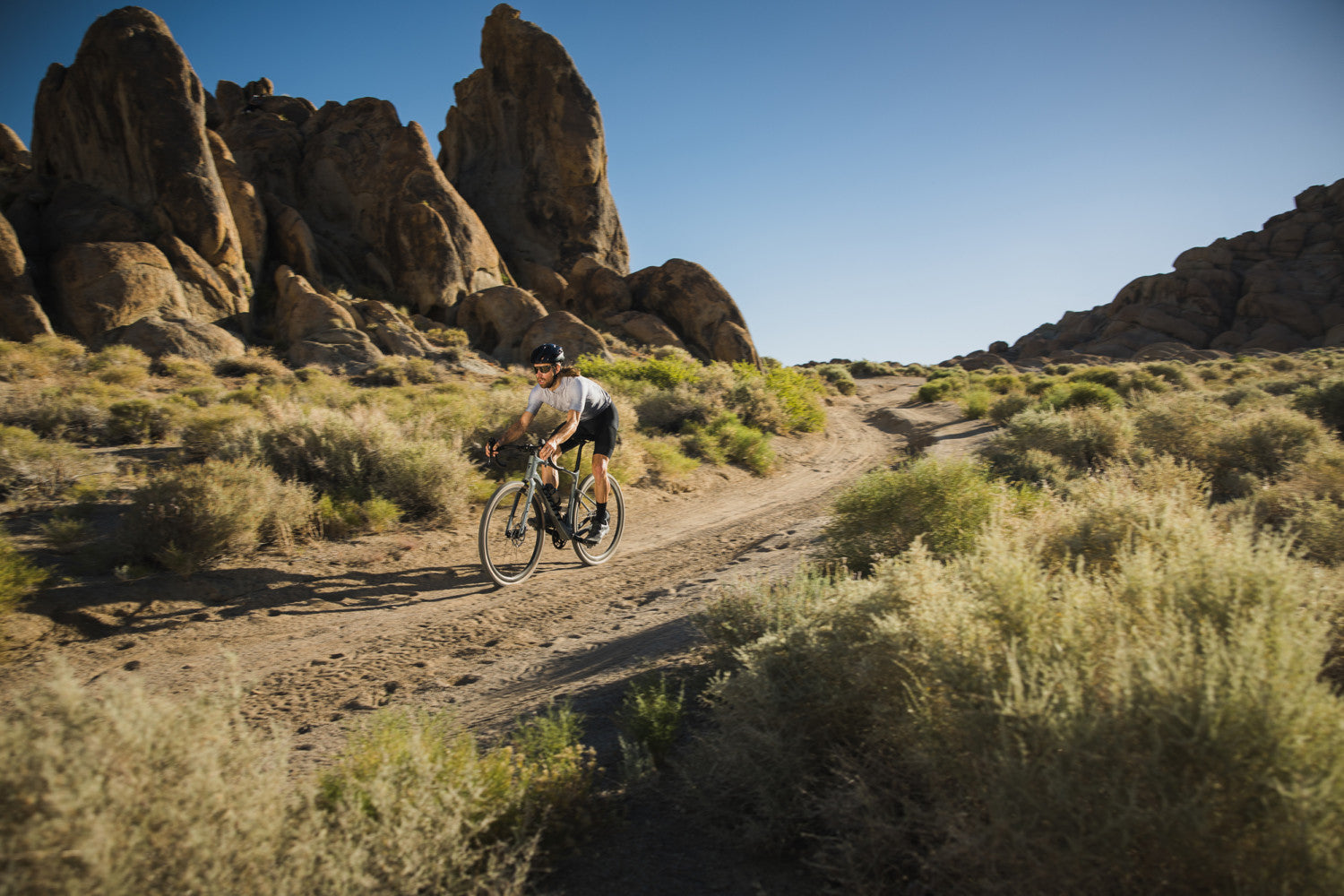 GIANT REVOLT ADVANCED 0 GRAVEL BIKE 2025 GLOSS AURORA NOISE