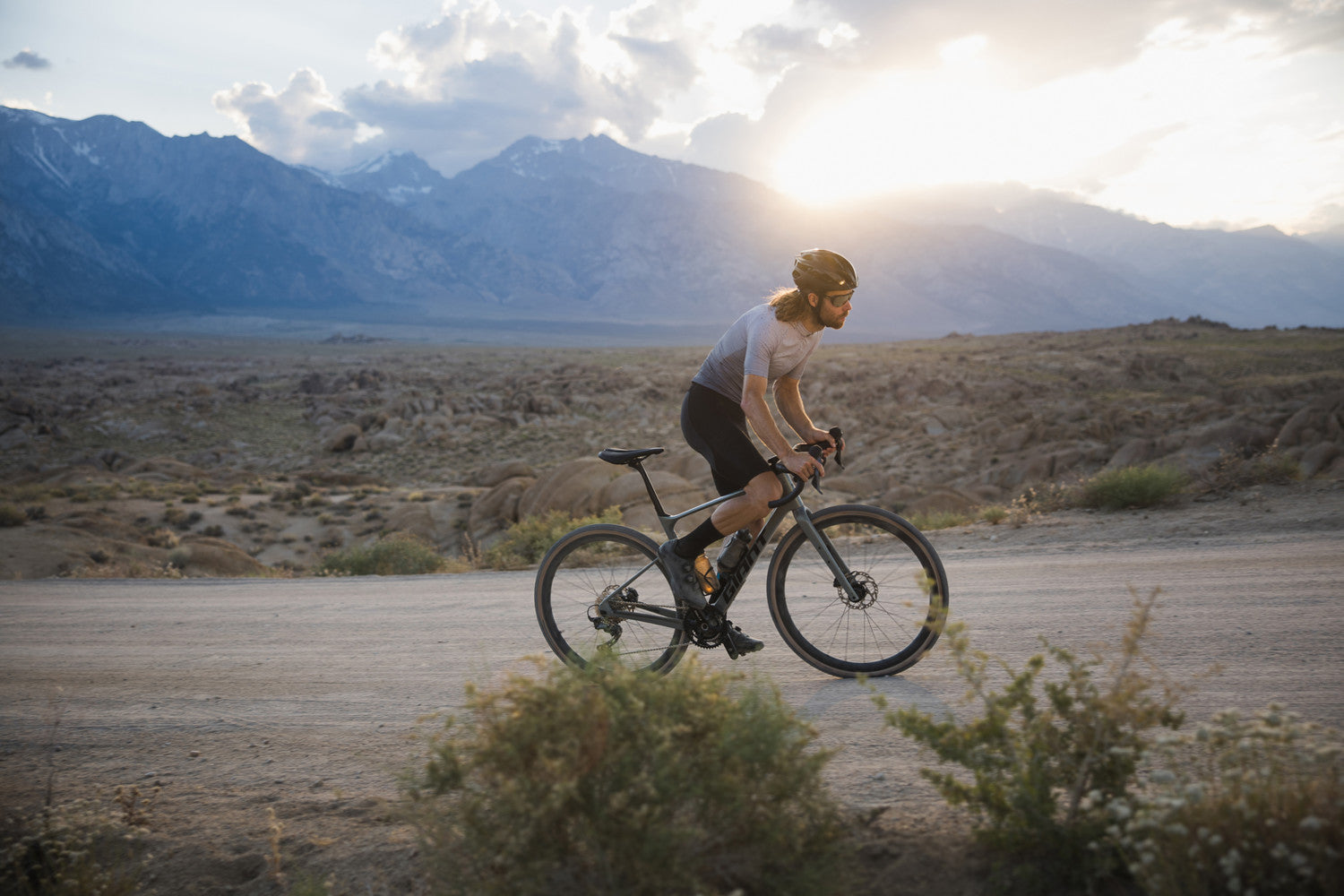 GIANT REVOLT ADVANCED 0 GRAVEL BIKE 2025 GLOSS AURORA NOISE