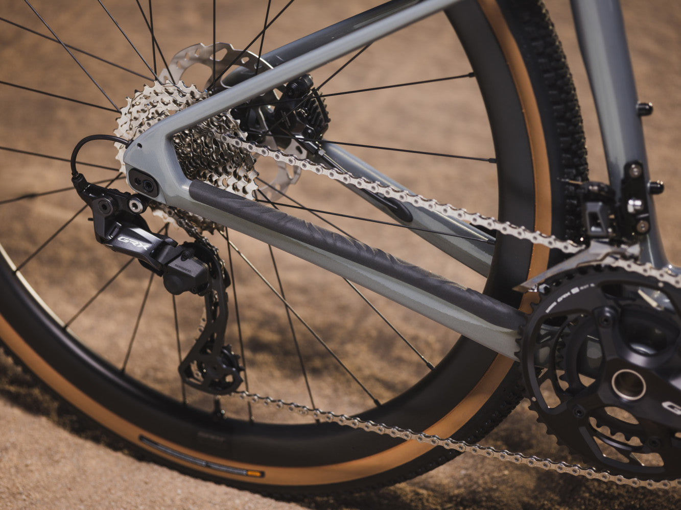 GIANT REVOLT ADVANCED 0 GRAVEL BIKE 2025 GLOSS AURORA NOISE