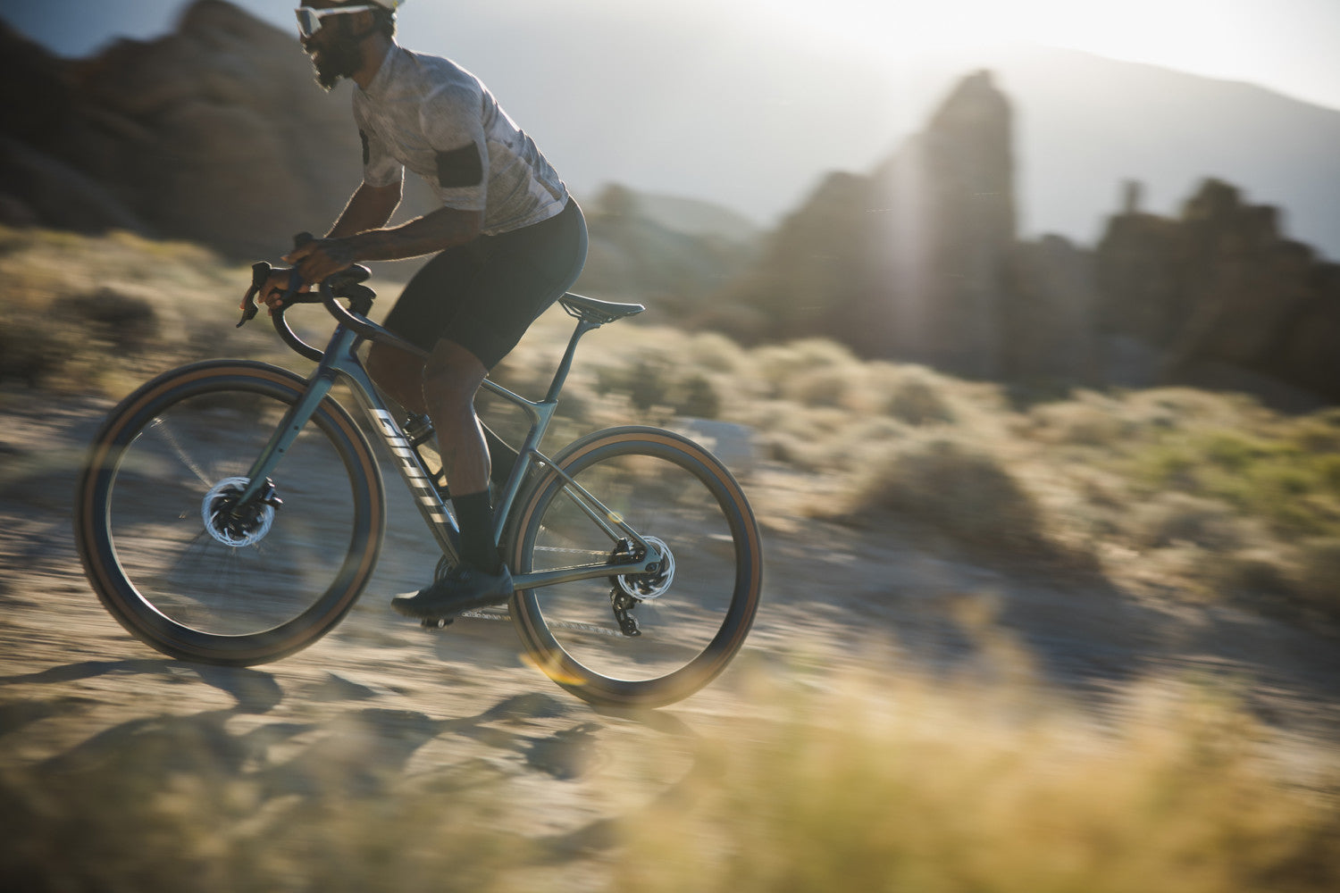 GIANT REVOLT ADVANCED PRO 0 GRAVEL BIKE 2025 GLOSS INTERSTELLAR/CHROME