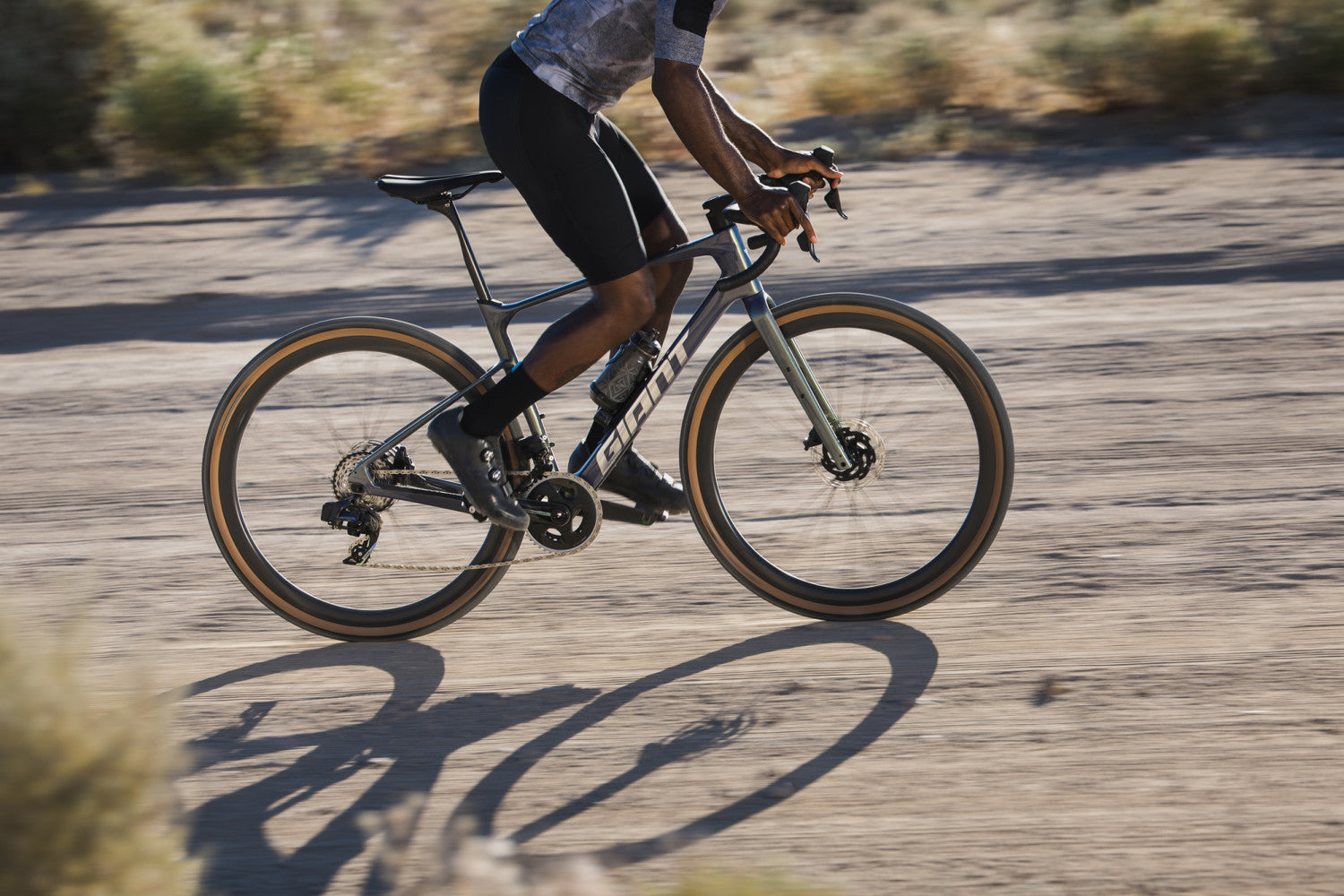 GIANT REVOLT ADVANCED PRO 0 GRAVEL BIKE 2025 GLOSS INTERSTELLAR/CHROME