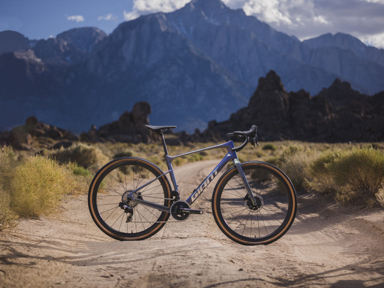 GIANT REVOLT ADVANCED PRO 0 GRAVEL BIKE 2025 GLOSS INTERSTELLAR/CHROME