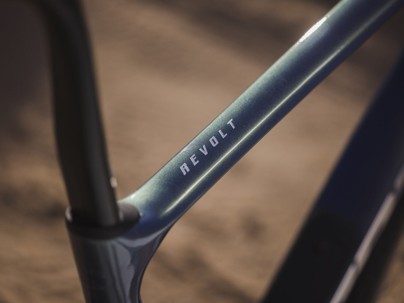 GIANT REVOLT ADVANCED PRO 0 GRAVEL BIKE 2025 GLOSS INTERSTELLAR/CHROME