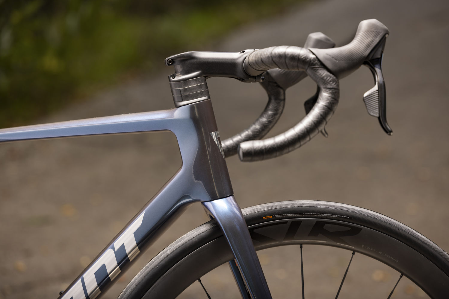 GIANT TCR ADVANCED PRO 0 AXS ROAD BIKE 2025 GLOSS OCEAN TWILIGHT/LIGHTNING SILVER