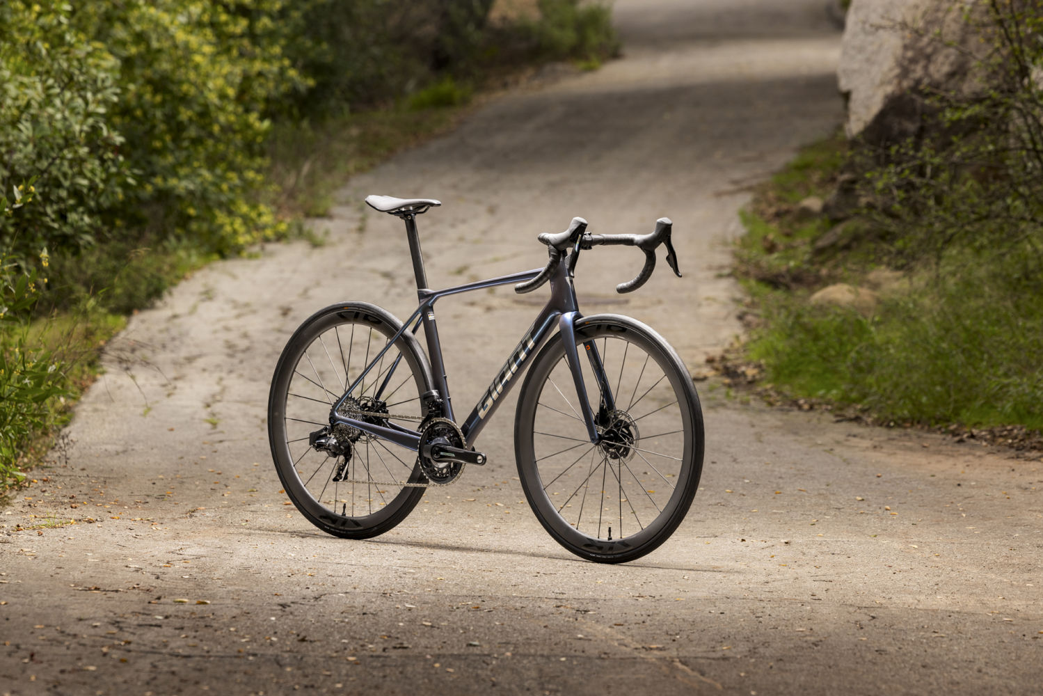 GIANT TCR ADVANCED PRO 0 AXS ROAD BIKE 2025 GLOSS OCEAN TWILIGHT/LIGHTNING SILVER
