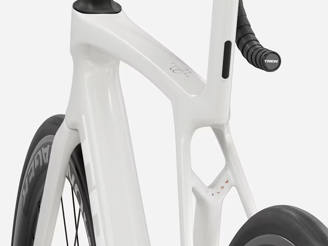 TREK MADONE SL 6 GEN 8 Di2 ROAD BIKE 2027 ERA WHITE