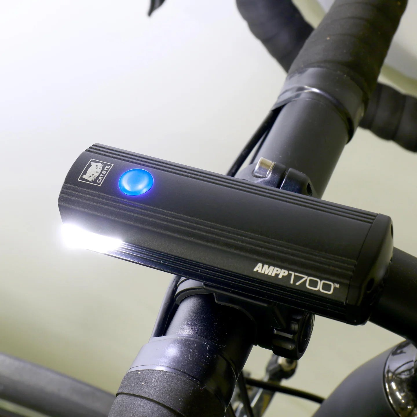 CATEYE AMPP 1700 FRONT BIKE LIGHT