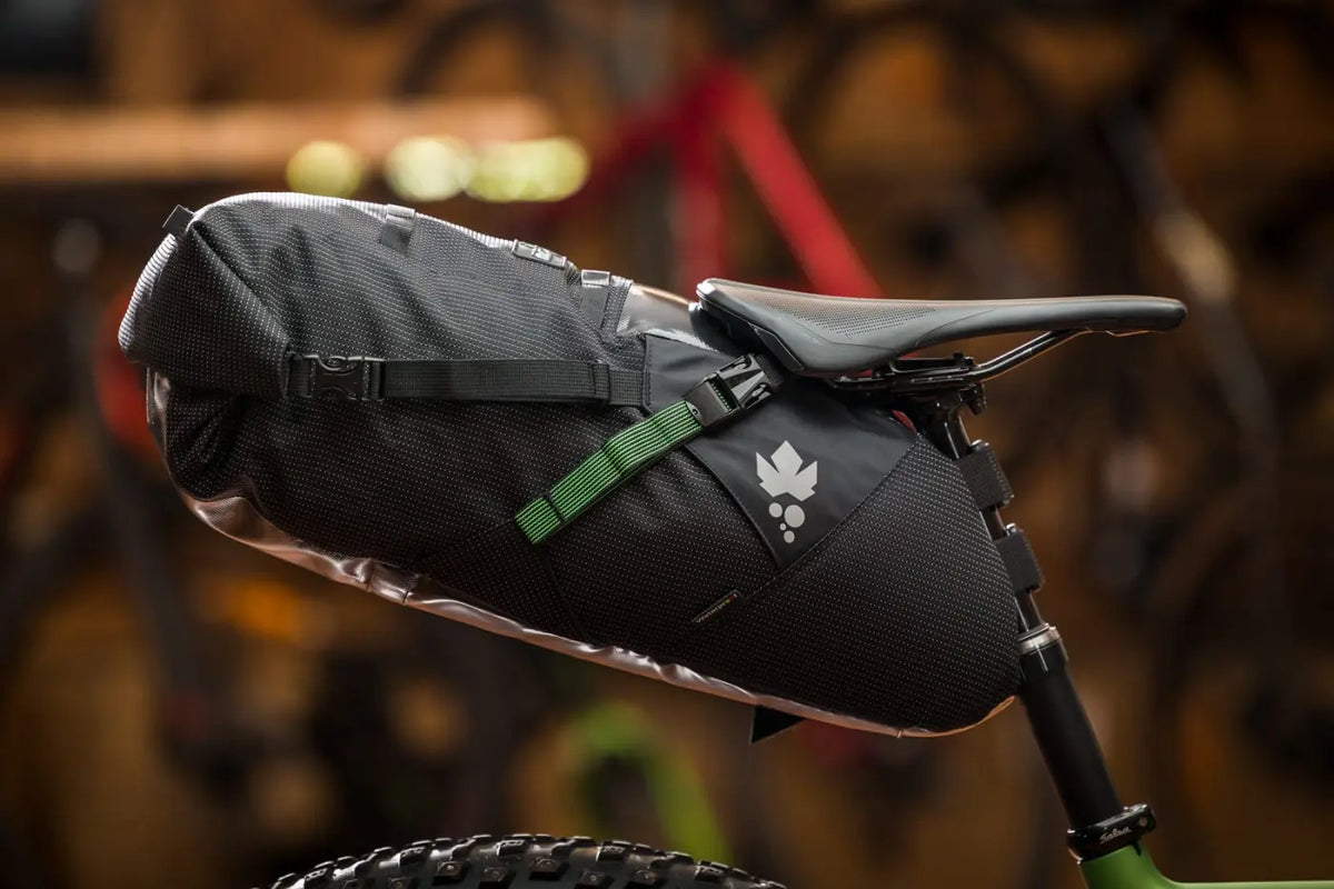 MISS GRAPE CLUSTER 20 WP SADDLE BAG