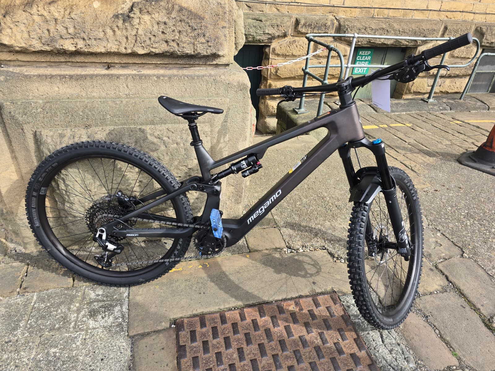 MEGAMO REASON CARBON 05 FS eMTB BIKE 2027 GARNET