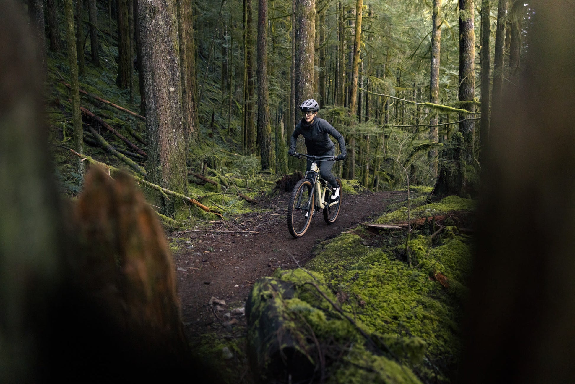 GIANT LIV EMBOLDEN FULL SUSPENSION MTB BIKE 2027 PALE MOSS