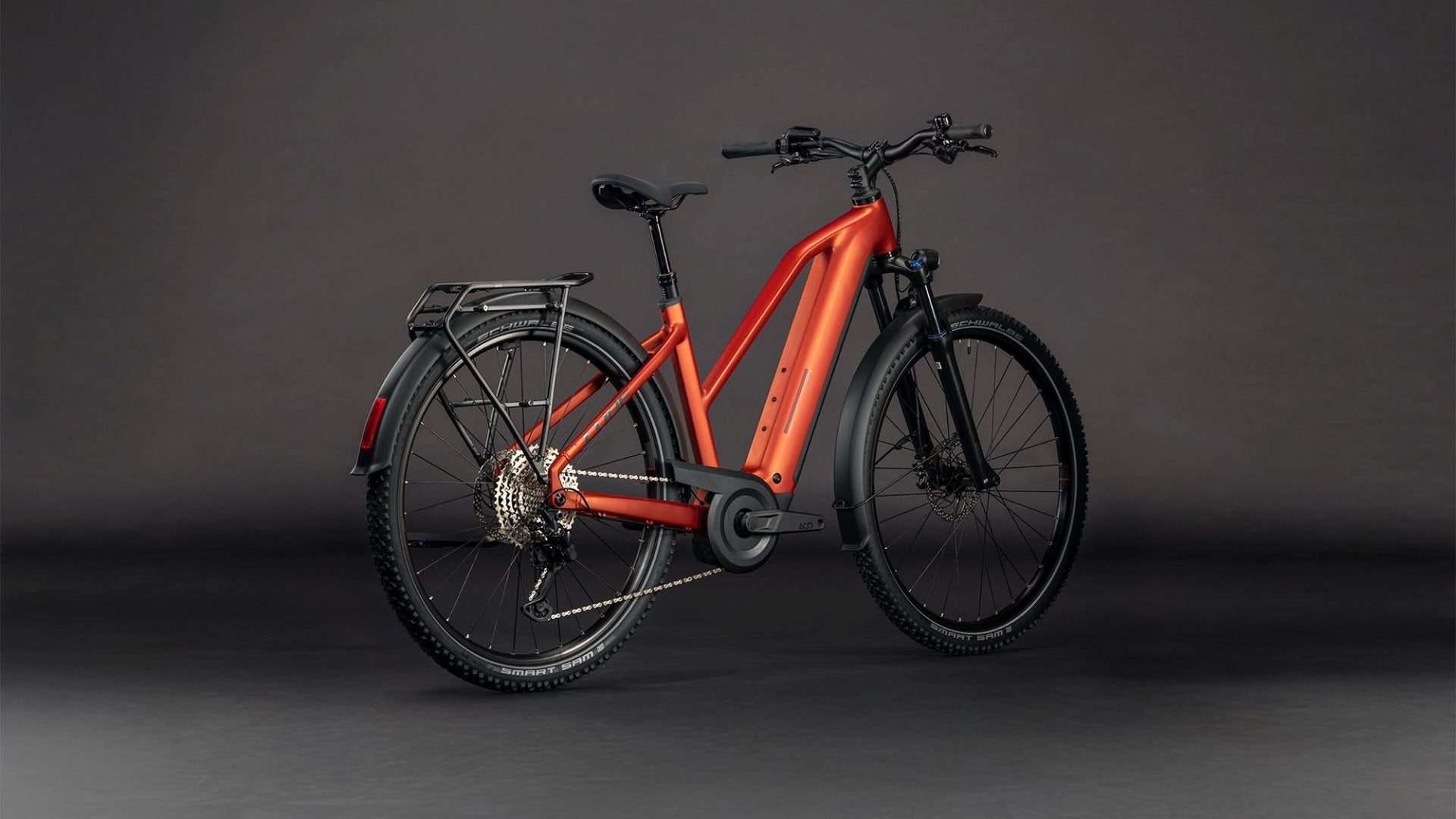 CUBE NURIDE HYBRID PRO 600 TRAPEZE eTREKKING BIKE 2026 CHILLI' N 'BLACK