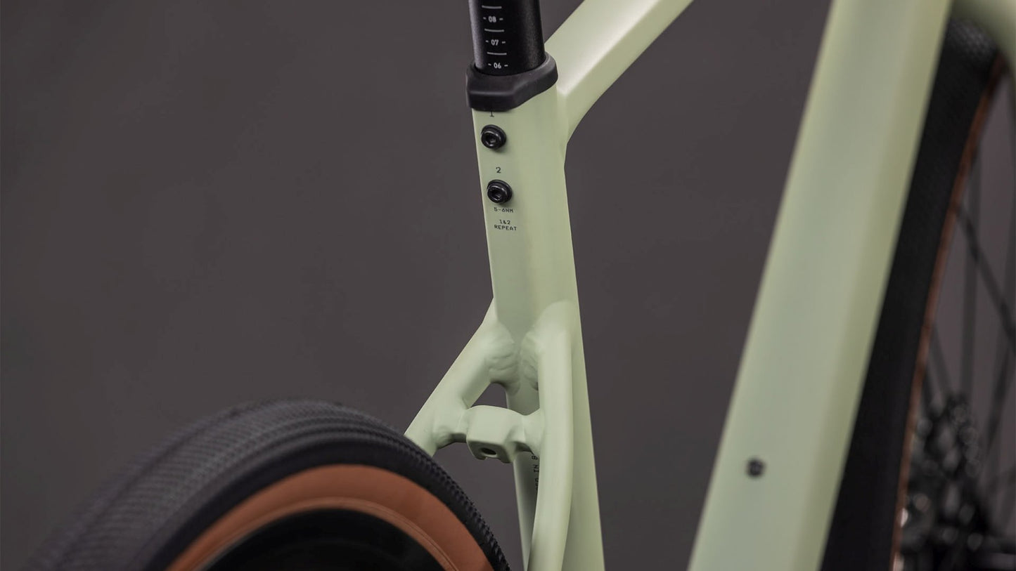 CUBE NUROAD PRO GRAVEL BIKE 2026 PEA' N 'GREY