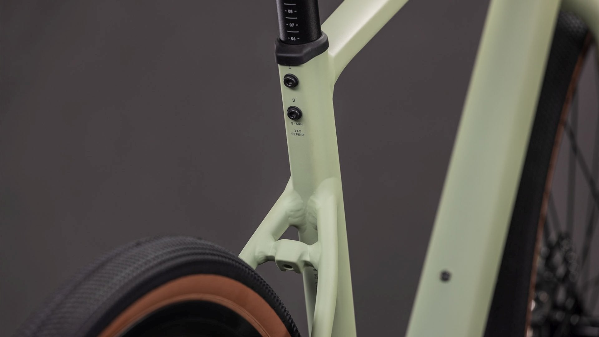 CUBE NUROAD PRO GRAVEL BIKE 2026 PEA' N 'GREY