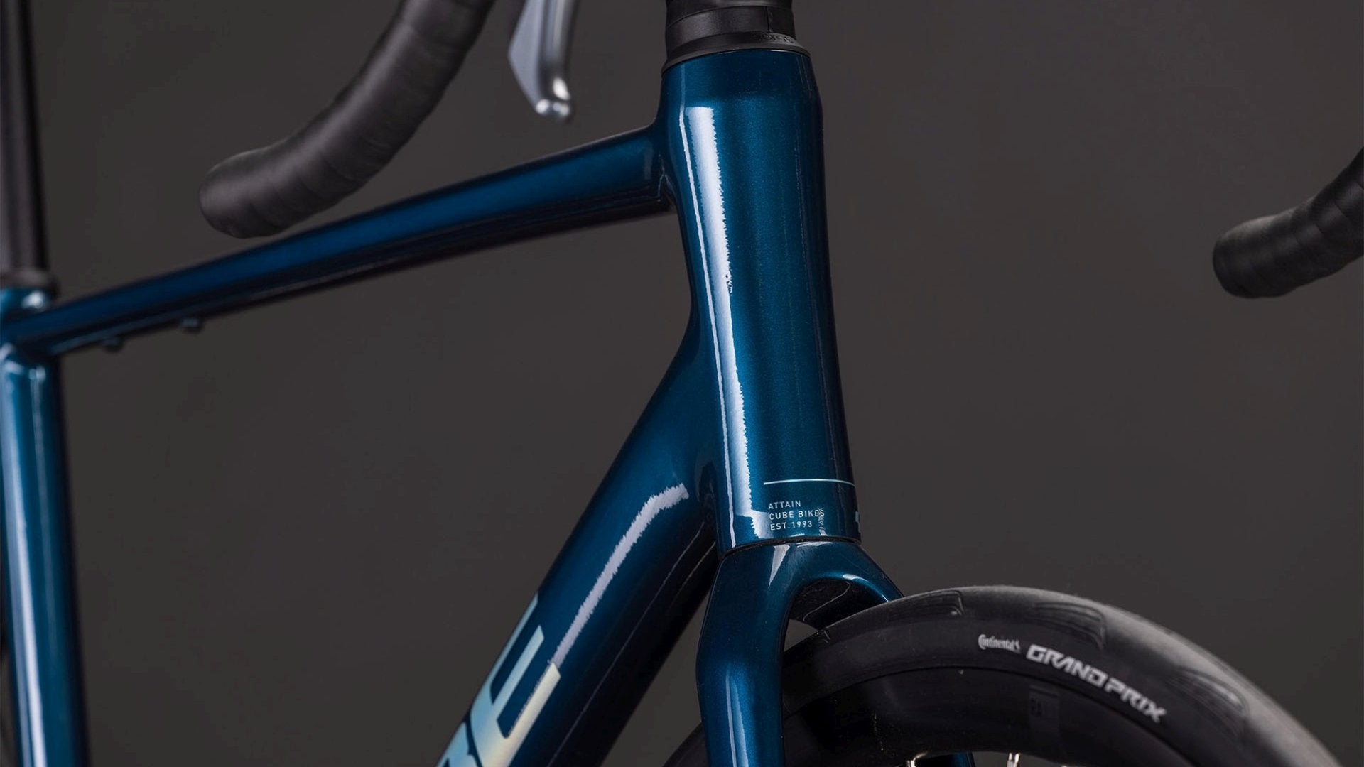CUBE ATTAIN PRO ROAD BIKE 2026 NAUTICA' N 'PRISM