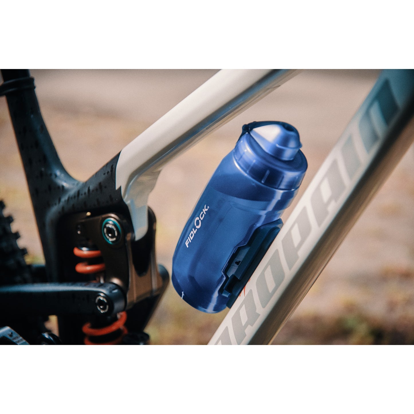 FIDLOCK TWIST BOTTLE 590 + BIKE BASE