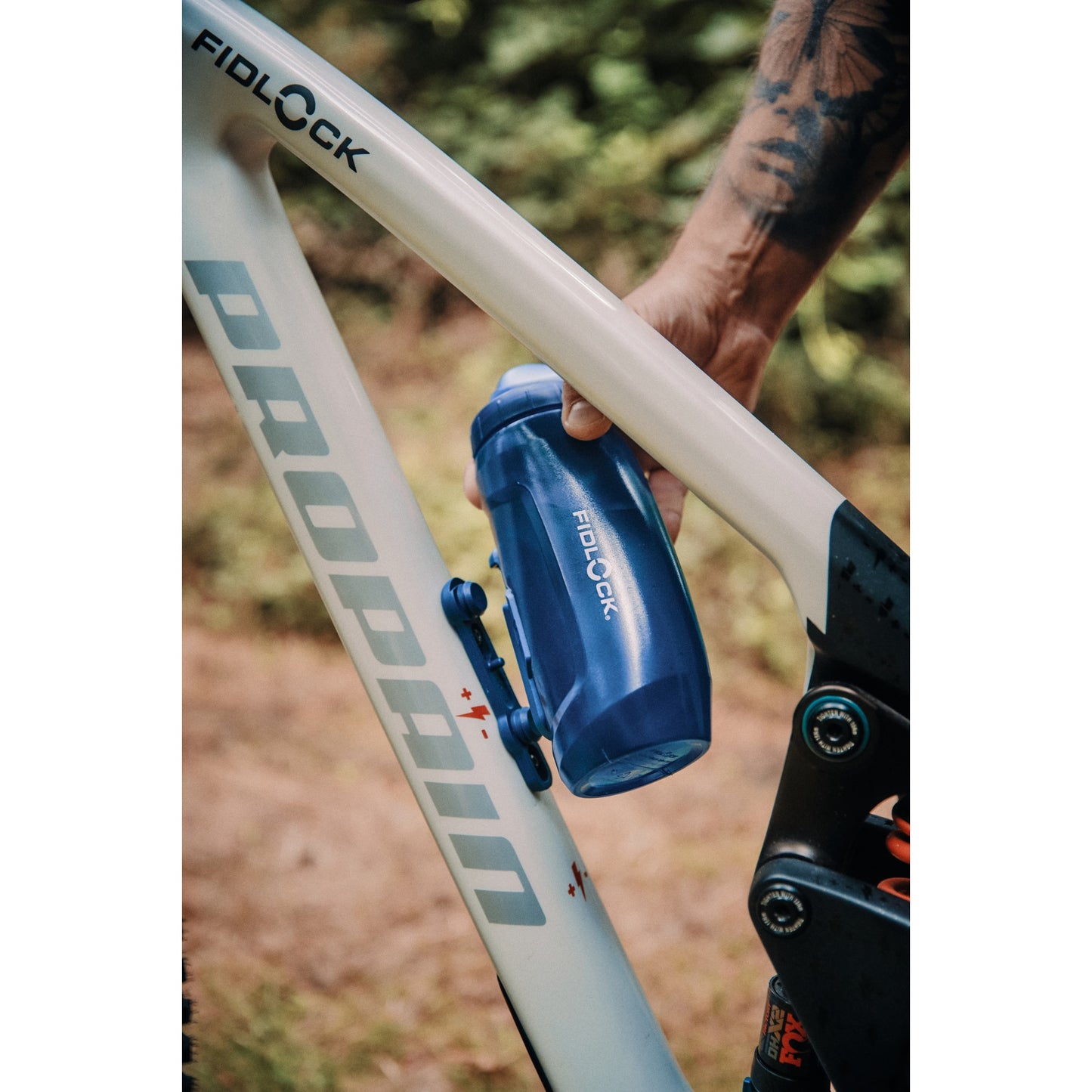 FIDLOCK TWIST BOTTLE 590 + BIKE BASE