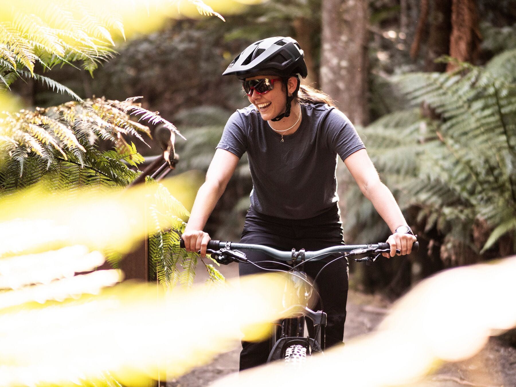 LAZER FINCH KINETICORE UNI-YOUTH HELMET