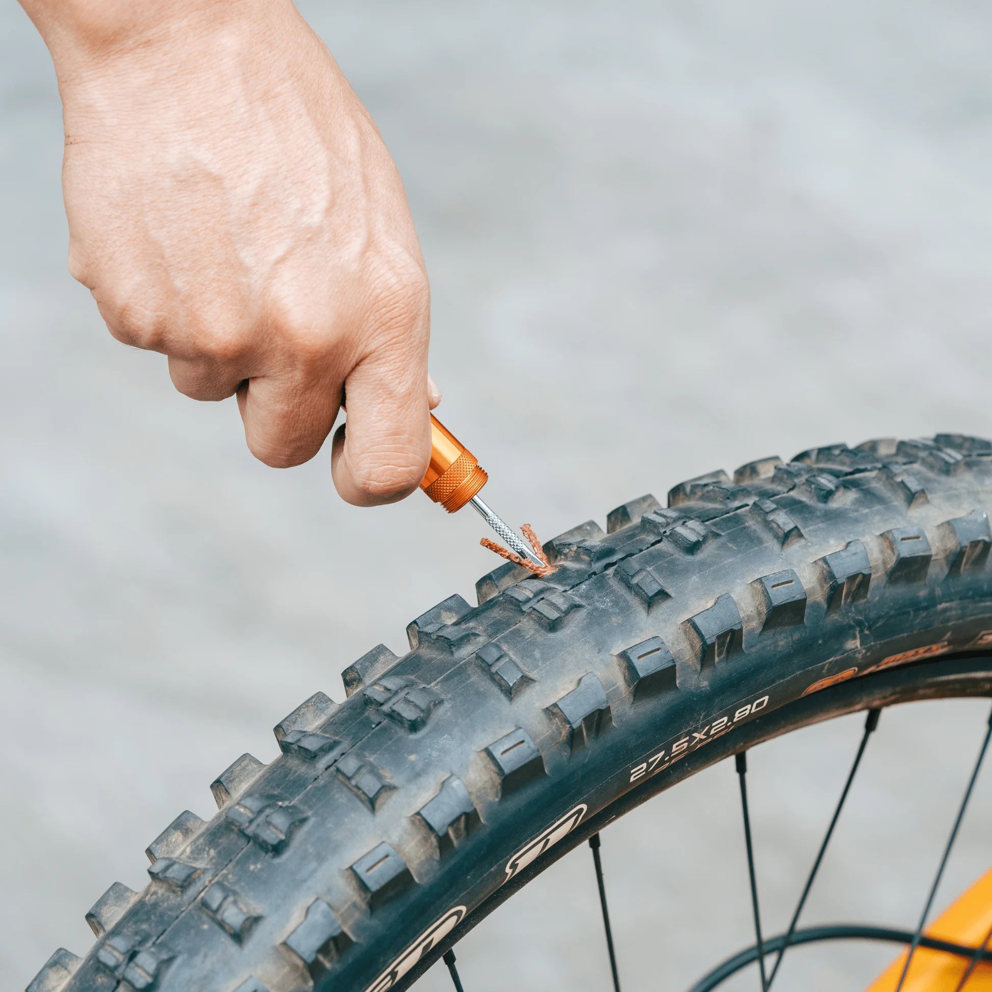GRANITE SUTURE TYRE PLUG KIT WITH CO2 INFLATOR - TUBLESS TYRE REPAIR