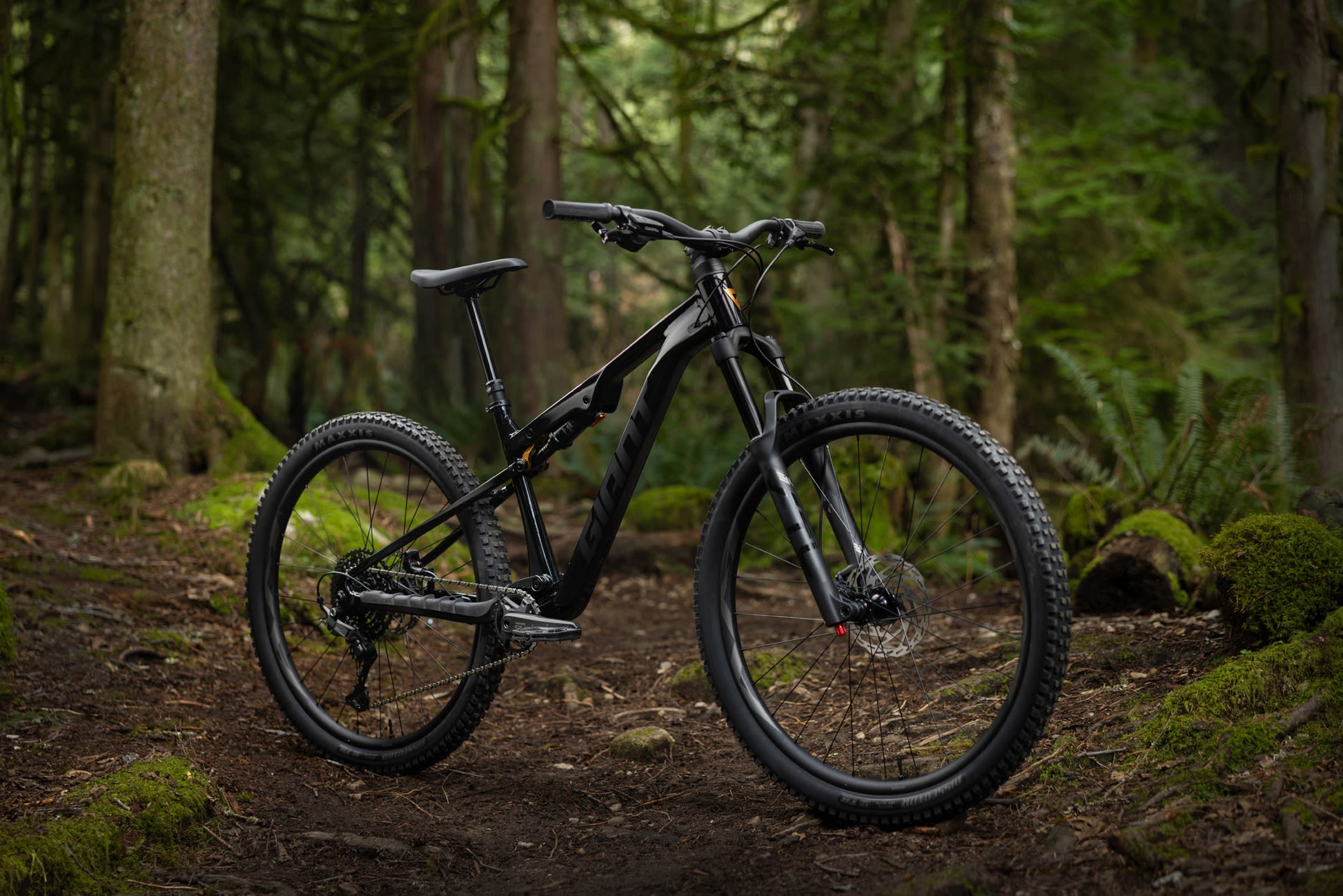 GIANT STANCE FULL SUSPENSION MTB BIKE 2027 BLACK