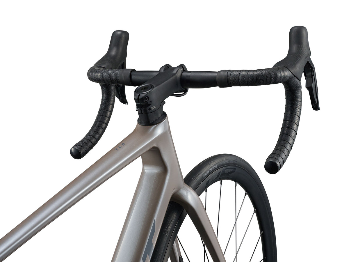 GIANT TCR ADVANCED 1 105 Di2 ROAD BIKE 2027 CAMEL SILK