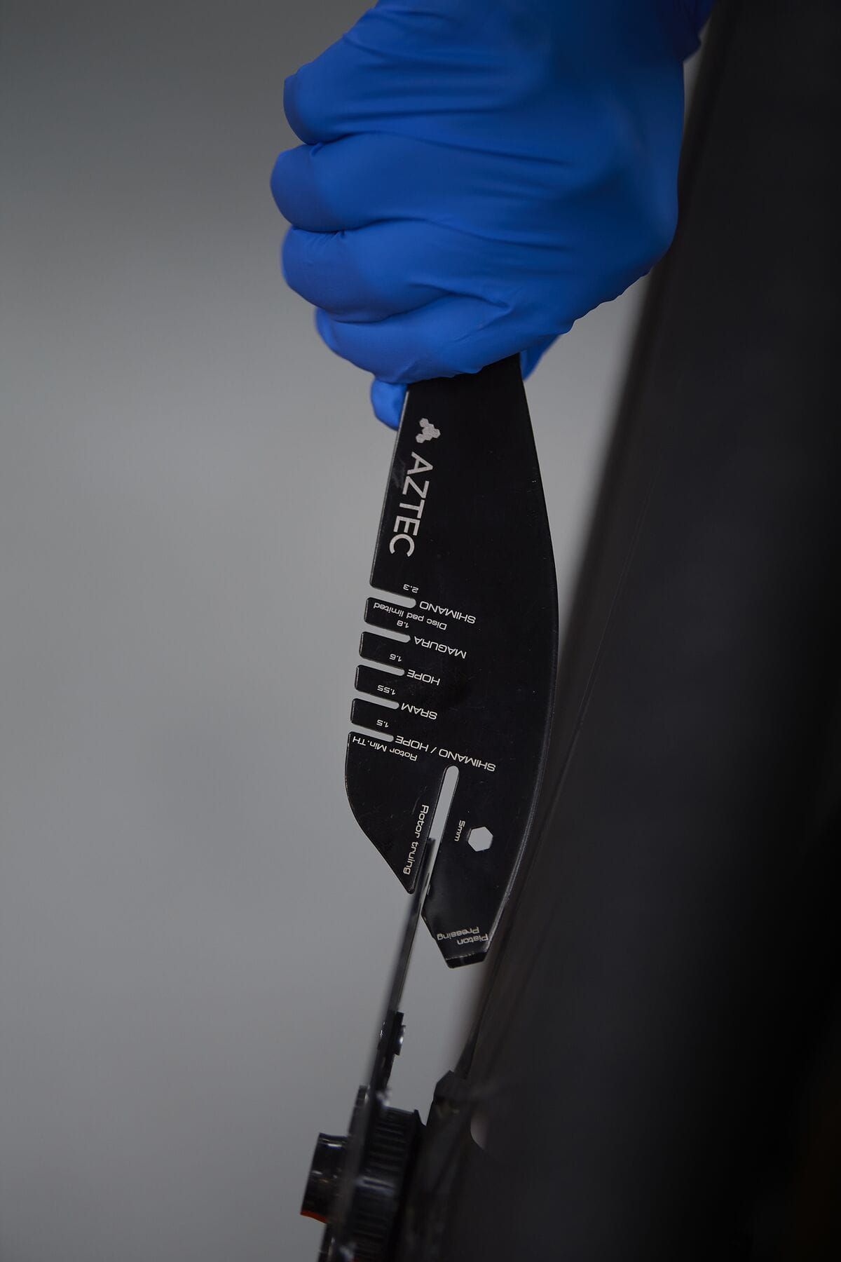 AZTEC SHARK ROTOR WEAR INDICATOR AND LOCKRING WRENCH