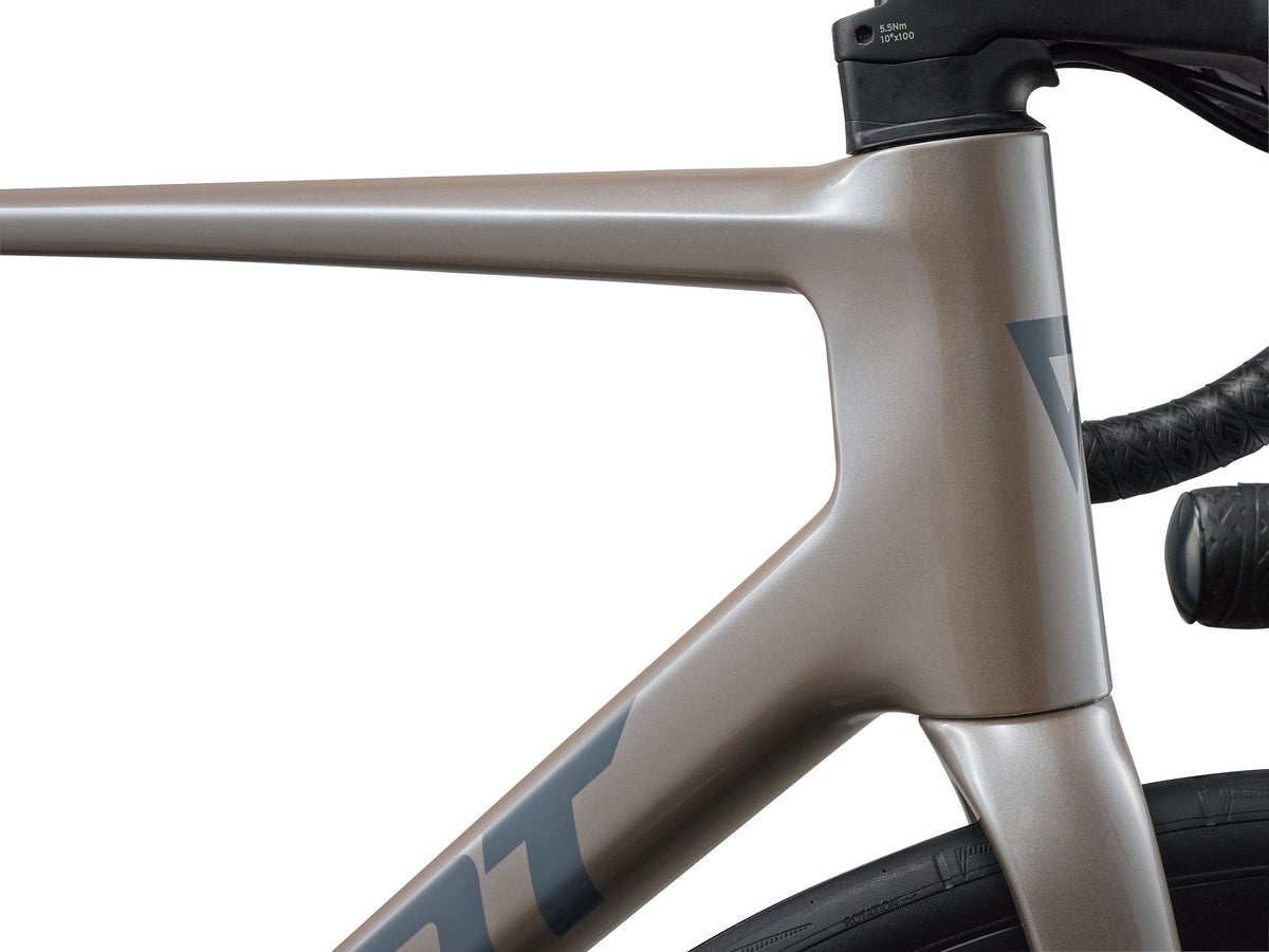 GIANT TCR ADVANCED 1 105 Di2 ROAD BIKE 2027 CAMEL SILK