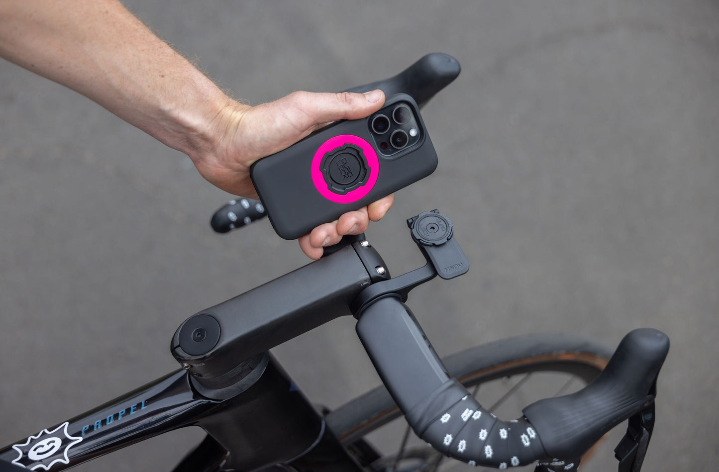 QUAD LOCK OUT FRONT MOUNT PRO V2