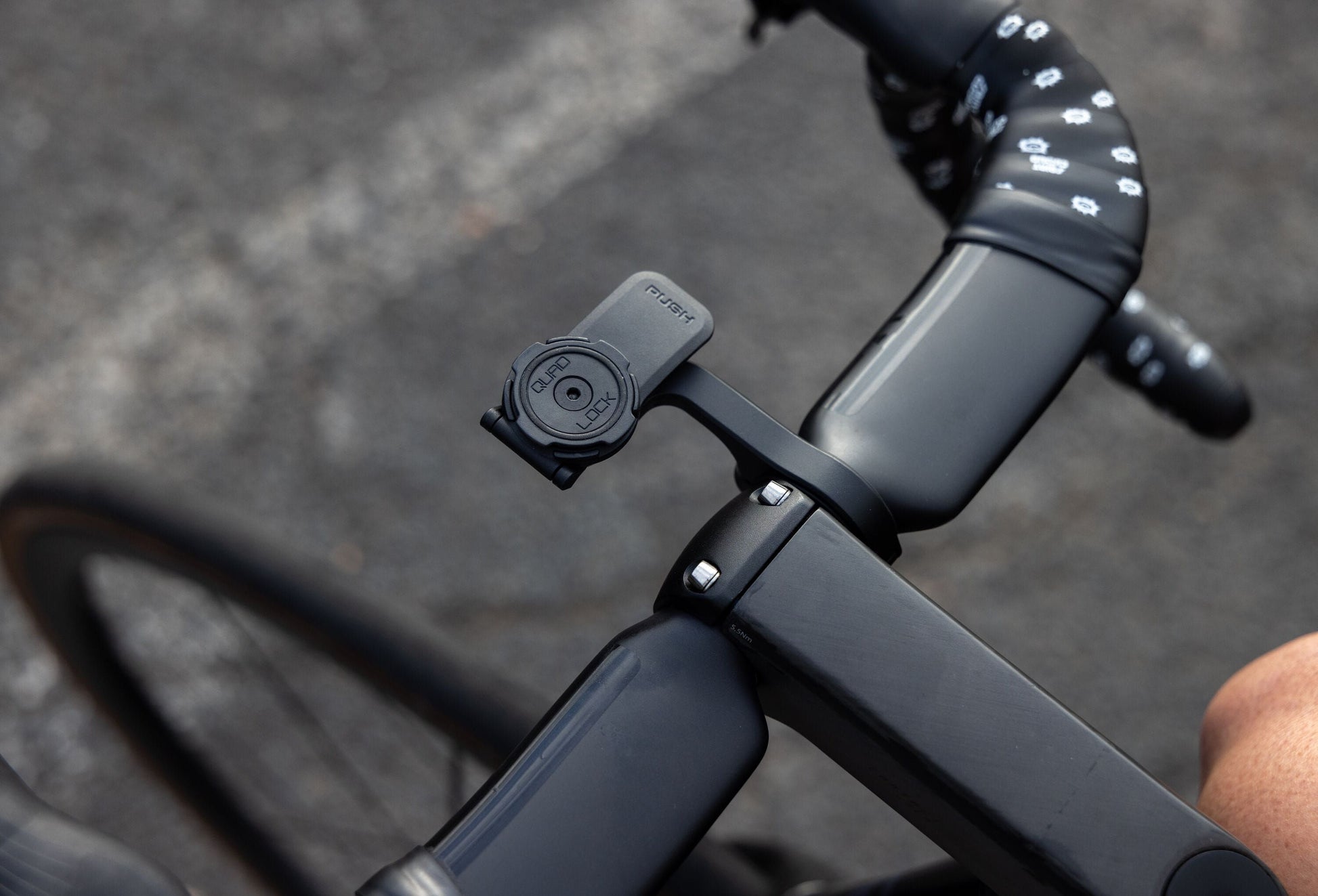 QUAD LOCK OUT FRONT MOUNT PRO V2