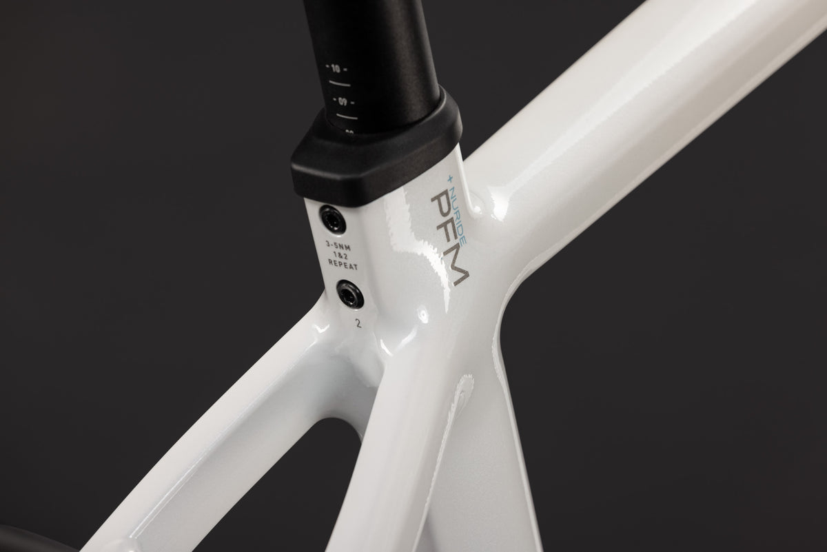 CUBE NURIDE HYBRID PERFORMANCE 720 HYBRID eBIKE 2027 METALLICWHITE 'N' GREY