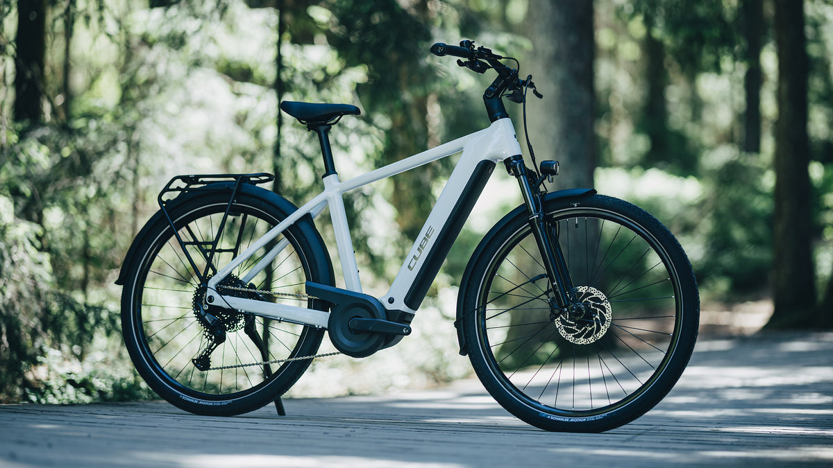 CUBE TOURING HYBRID ONE 600 URBAN eBIKE 2027 METALLICWHITE 'N' CHROME