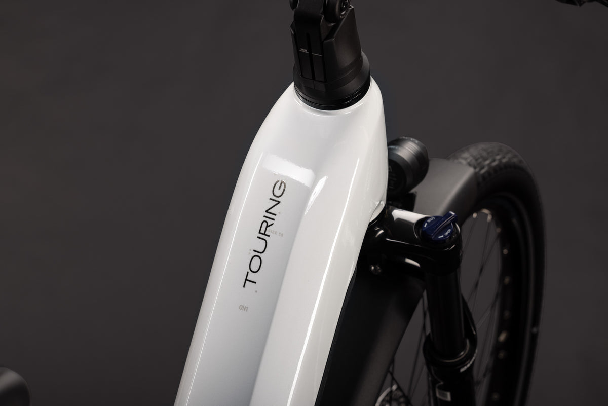 CUBE TOURING HYBRID ONE 600 URBAN eBIKE 2027 METALLICWHITE 'N' CHROME (EASY ENTRY)