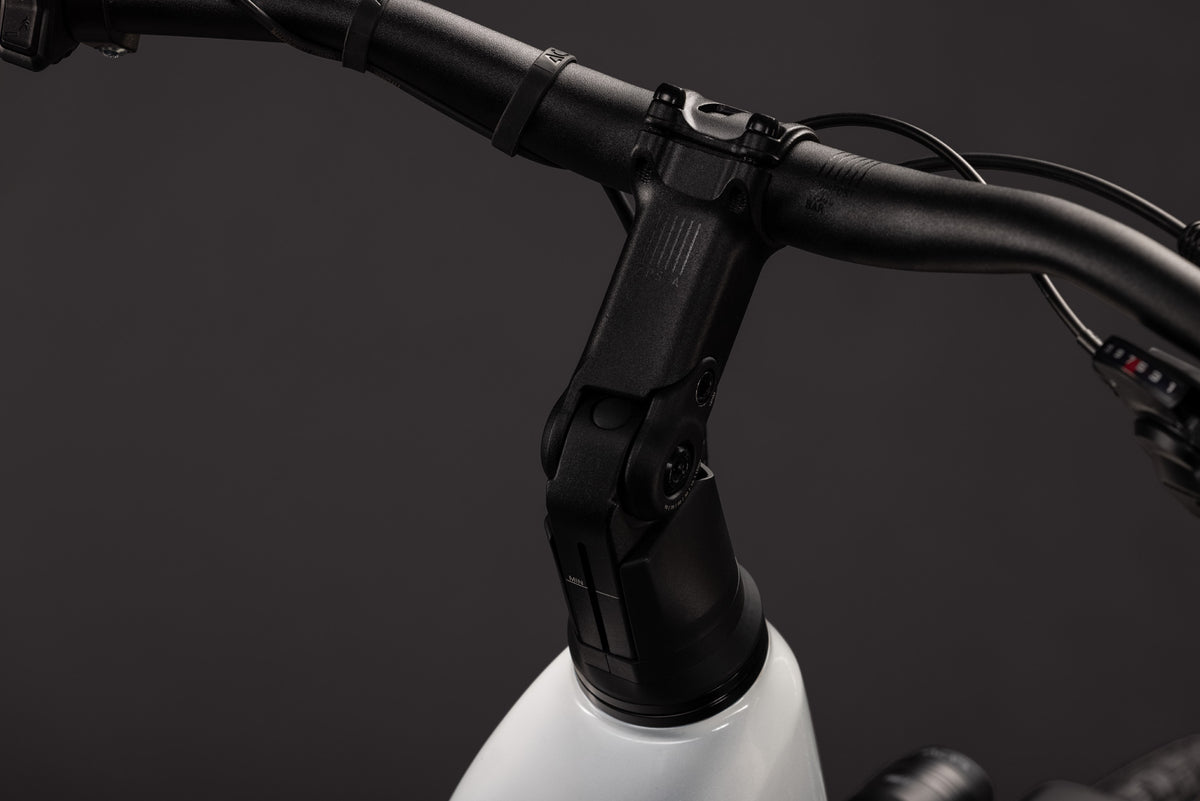 CUBE TOURING HYBRID ONE 600 URBAN eBIKE 2027 METALLICWHITE 'N' CHROME (EASY ENTRY)