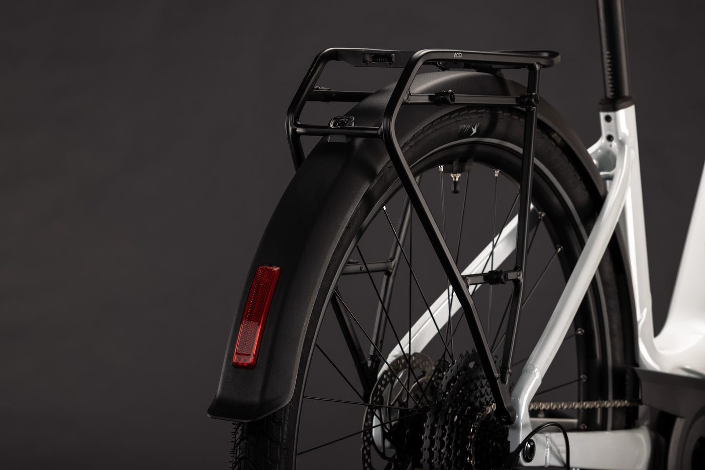 CUBE TOURING HYBRID ONE 600 URBAN eBIKE 2027 METALLICWHITE 'N' CHROME (EASY ENTRY)