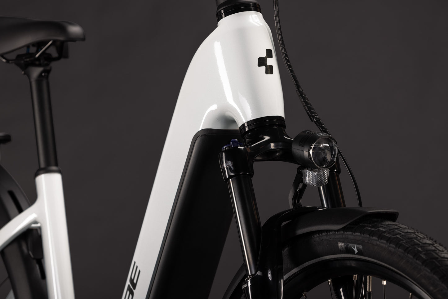 CUBE TOURING HYBRID ONE 600 URBAN eBIKE 2027 METALLICWHITE 'N' CHROME (EASY ENTRY)