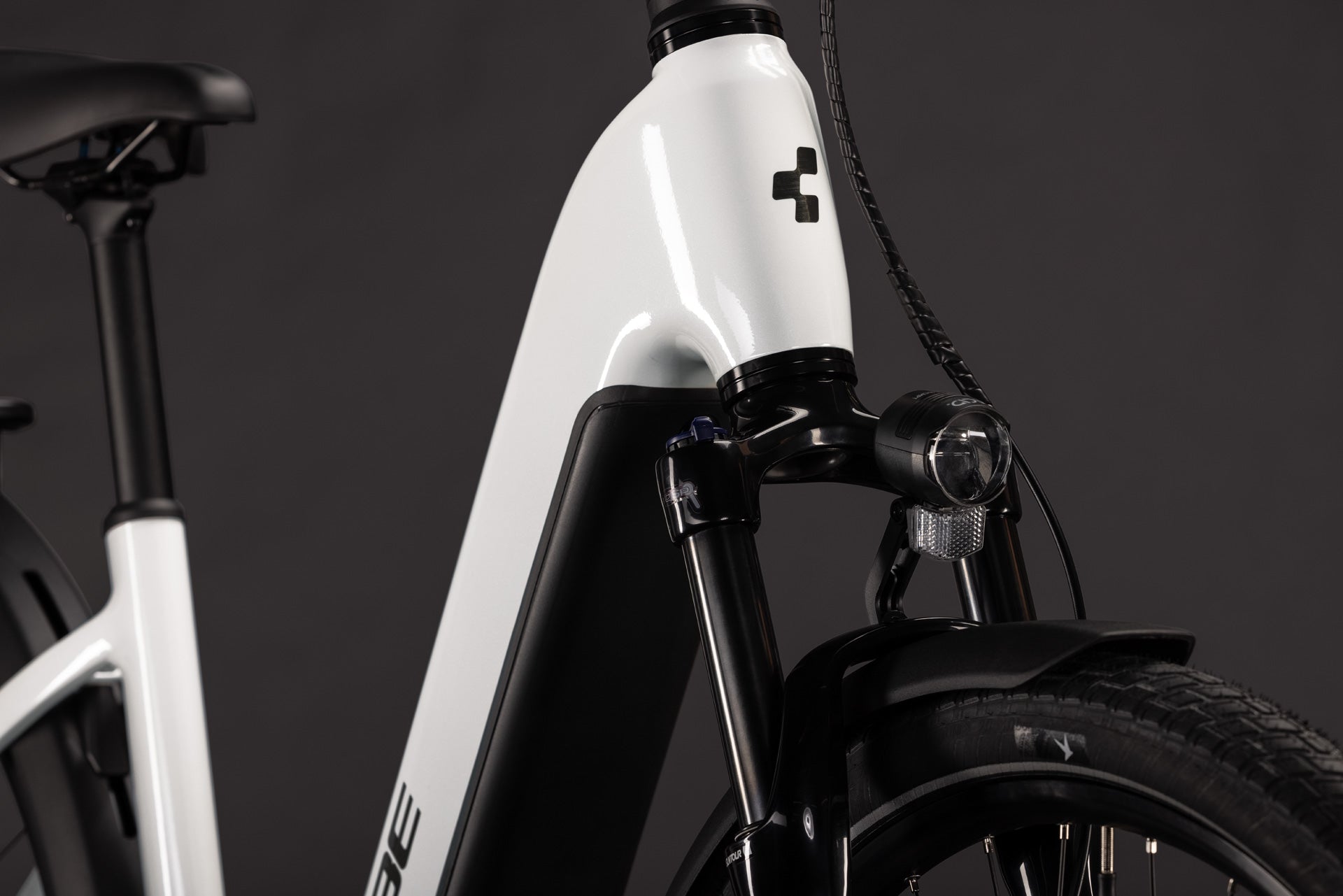 CUBE TOURING HYBRID ONE 600 URBAN eBIKE 2027 METALLICWHITE 'N' CHROME (EASY ENTRY)