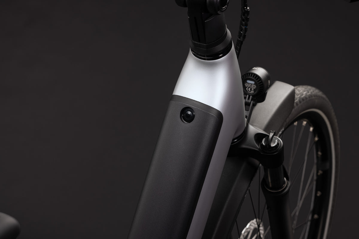 CUBE SUPREME HYBRID DELUXE PRO 600 URBAN eBIKE 2027 SILVERSTAR 'N' REFLEX (EASY ENTRY)