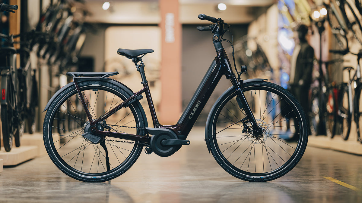 CUBE SUPREME HYBRID C:62 DELUXE SLT 600 URBAN eBIKE 2027 LIQUIDRED 'N' CHROME (EASY ENTRY)