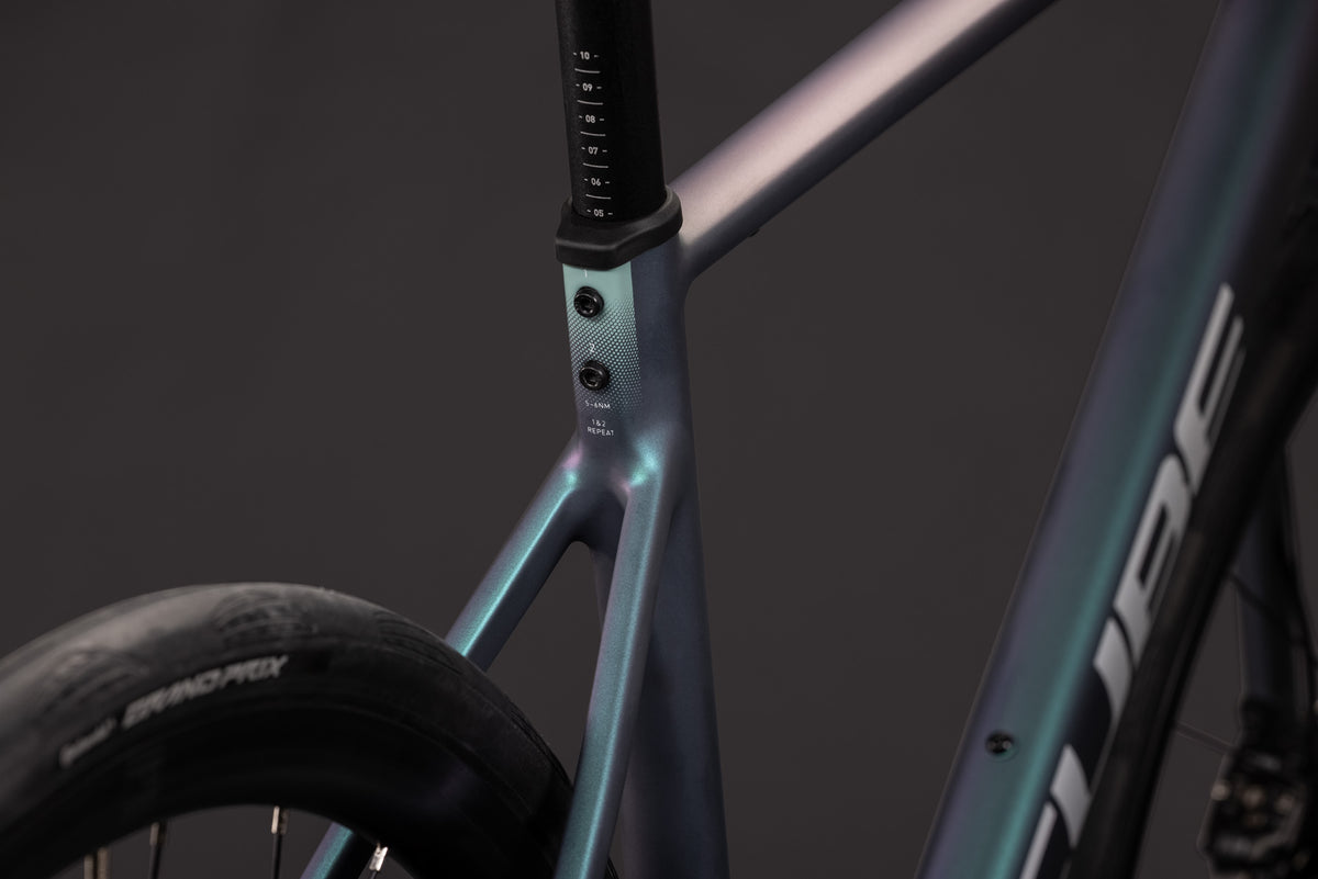 CUBE ATTAIN RACE ROAD BIKE 2027 SMARAGDGREY 'N' WHITE