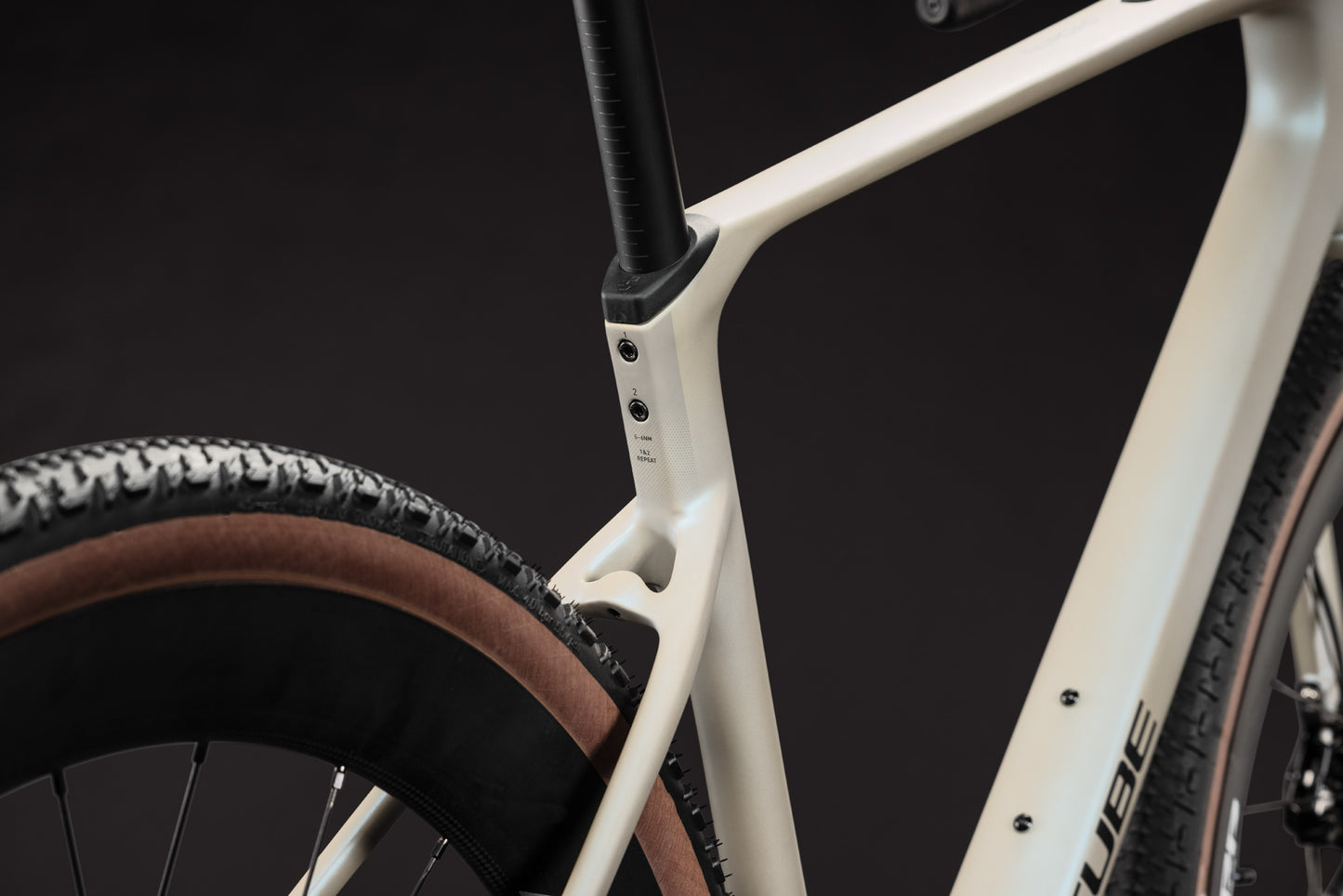 CUBE NUROAD C:62 SLX GRAVEL BIKE 2027 GLINTSAND 'N' BLACK