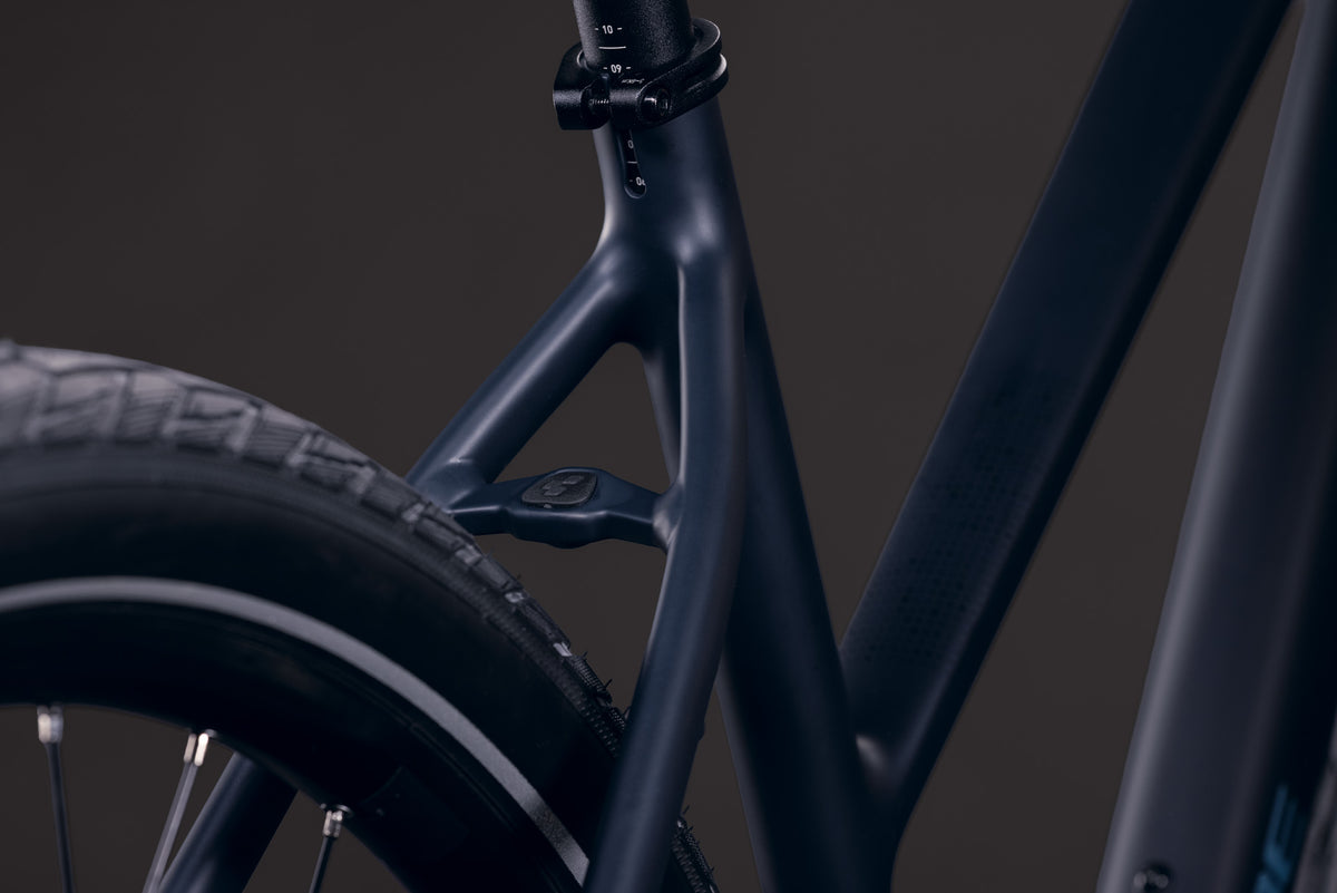 CUBE EDITOR PRO FITNESS BIKE 2027 NIGHT 'N' CHROME (TRAPEZE)