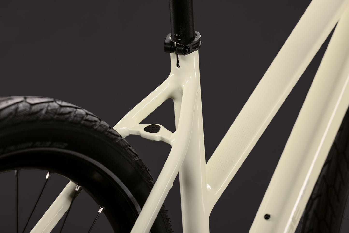 CUBE EDITOR PRO FITNESS BIKE 2027 MELLOWYELLOW 'N' LILAC (TRAPEZE)